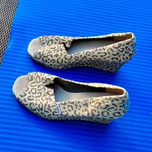 Tom's espidrille-type shoe...